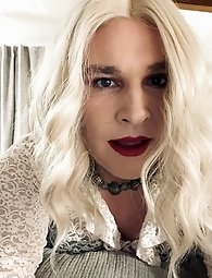 German amateur Soundgu gets her asshole gapped by a huge tunnel plug